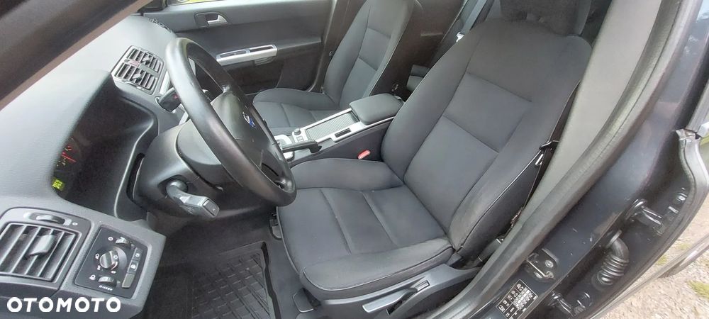 Volvo V50 D2 Momentum - 25