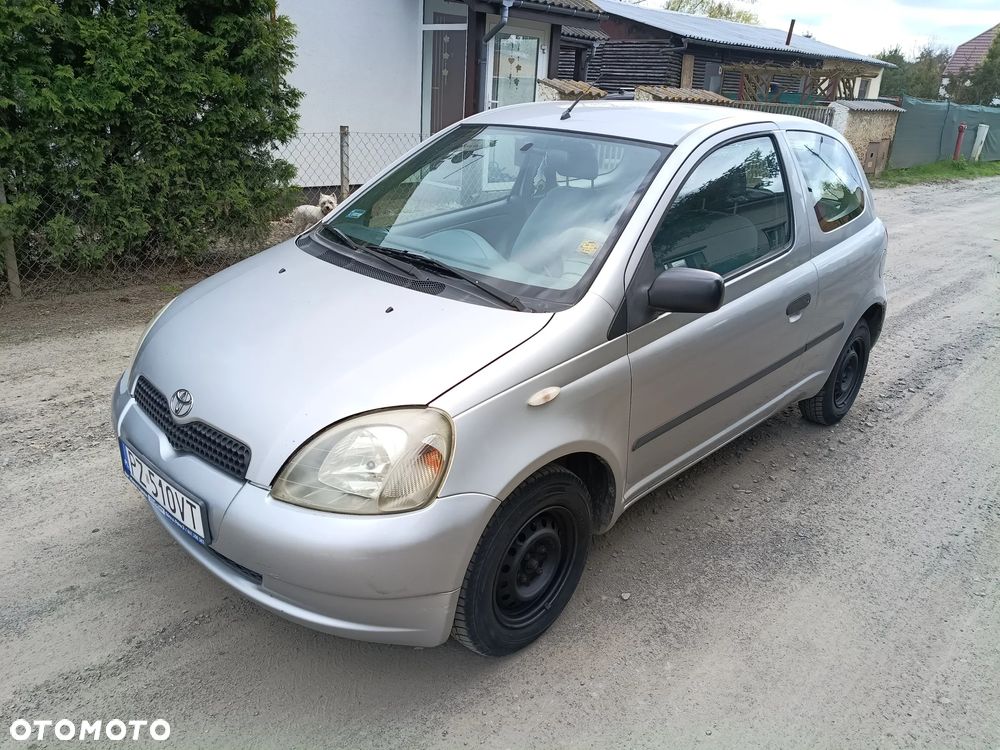 Toyota Yaris 1.0 Base - 1