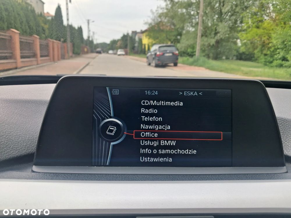 BMW Seria 3 318d Sport Line - 26