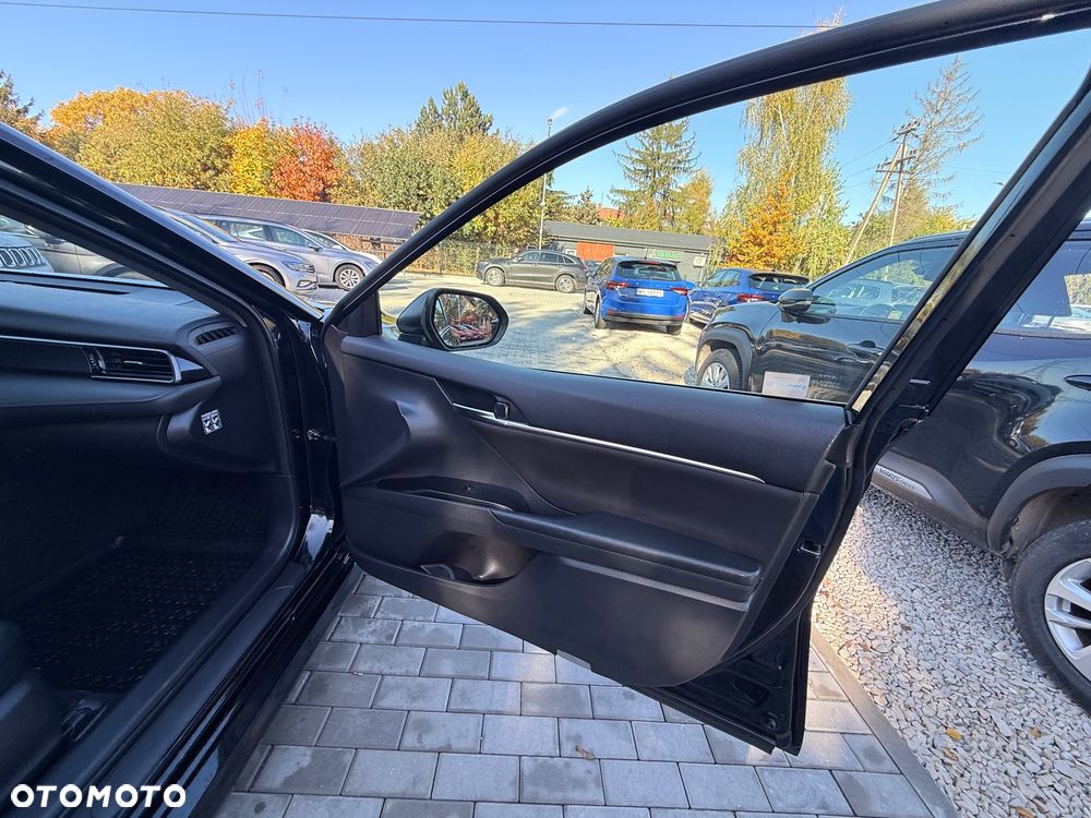 Toyota Camry 2.5 Hybrid Comfort CVT - 24