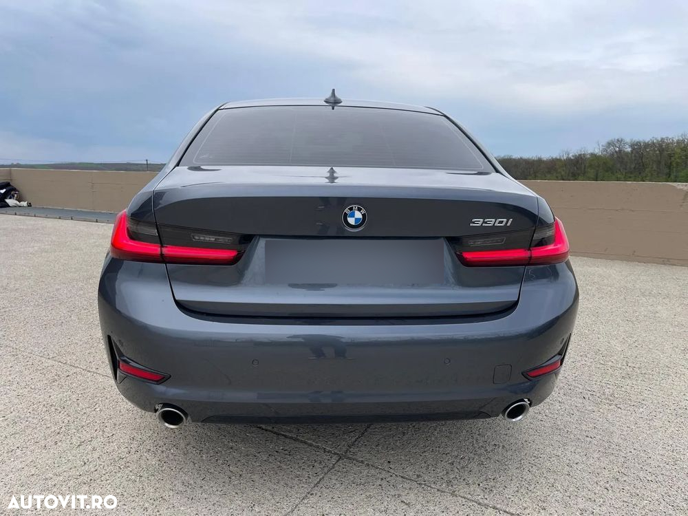 BMW Seria 3 330i AT Sport Line - 7