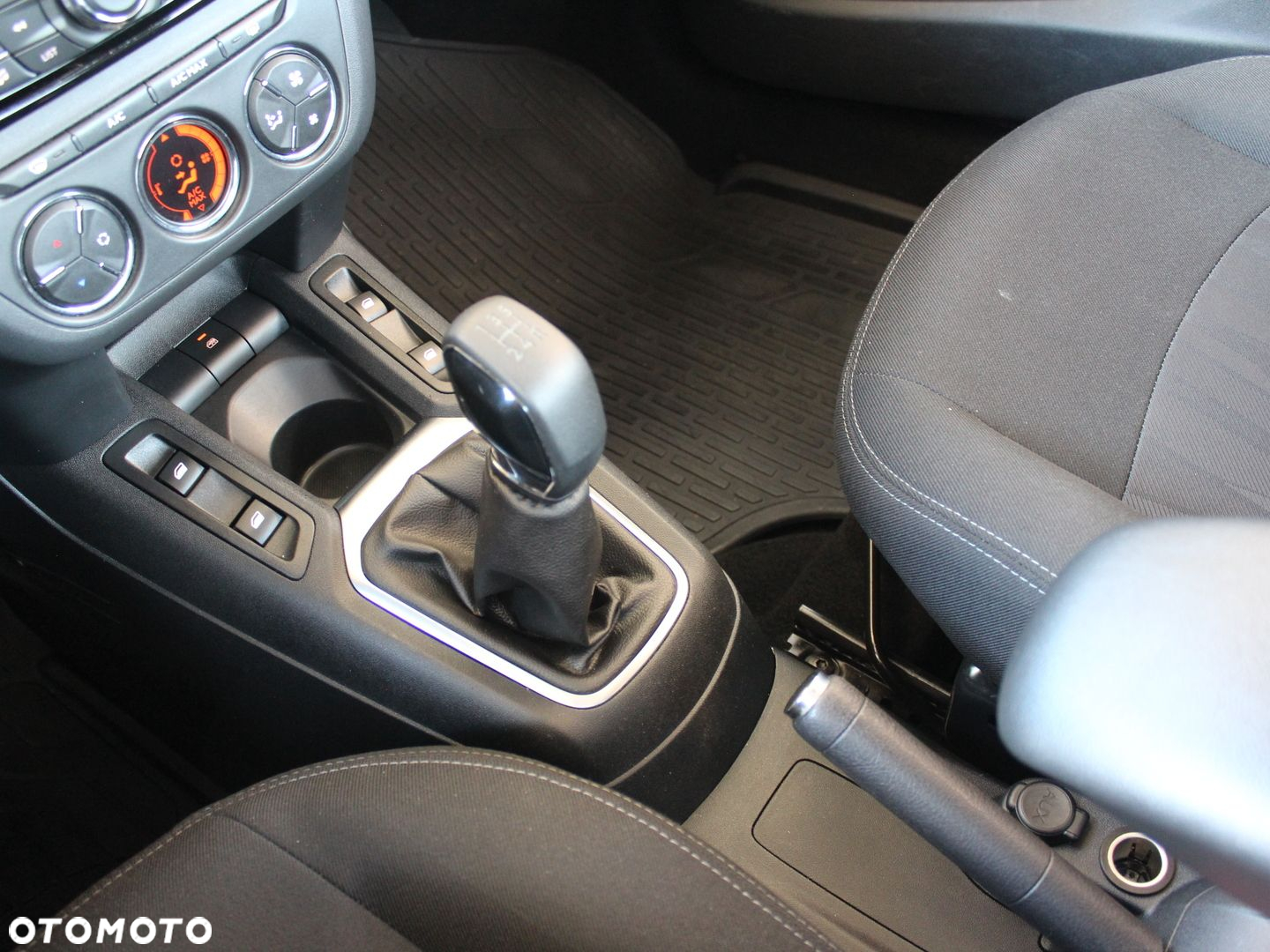 Peugeot 301 1.6 VTi Allure - 11