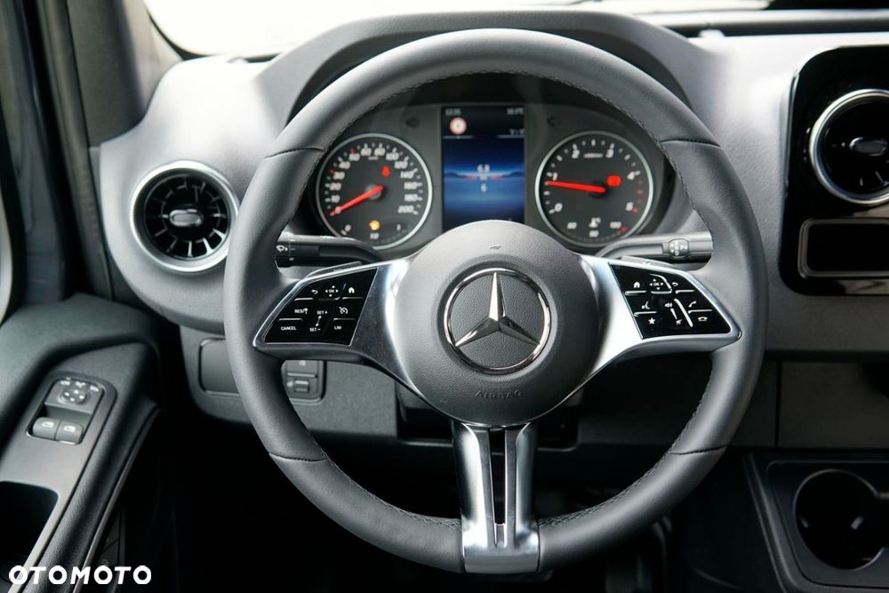 Mercedes-Benz Sprinter - 12