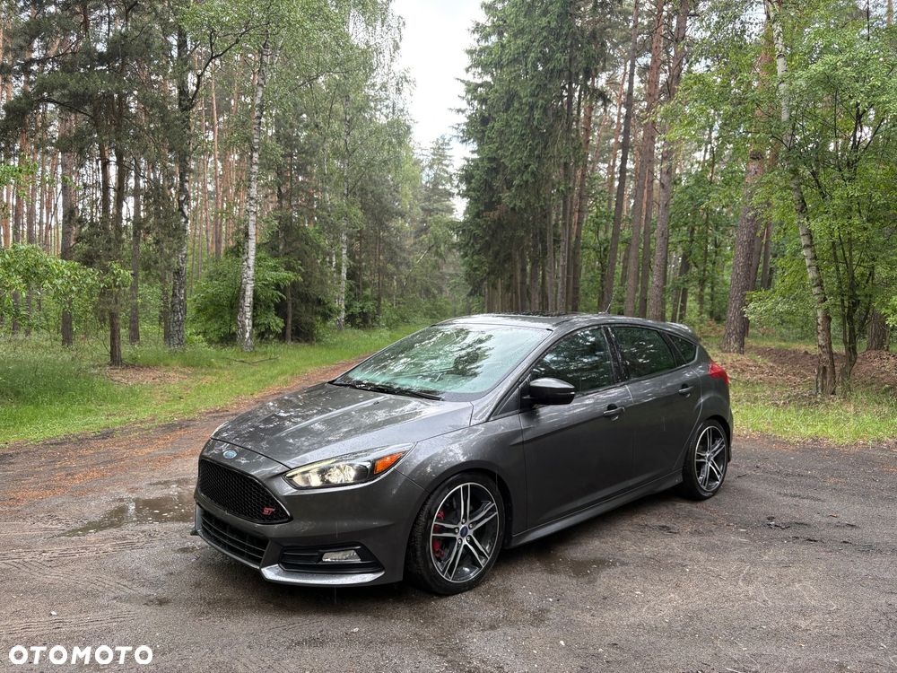 Ford Focus 2.0 EcoBoost ST mit Leder-Exclusiv-Paket - 1