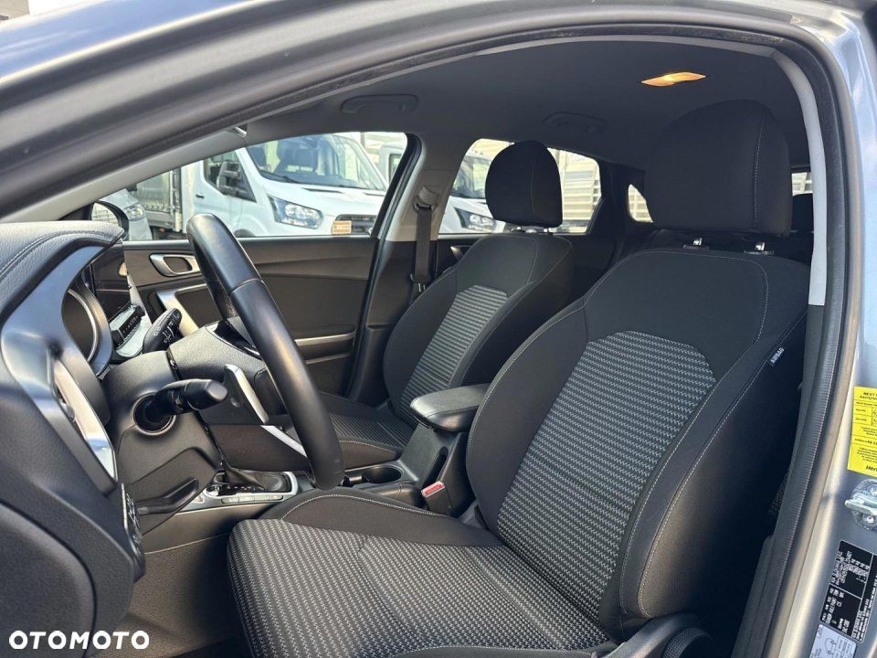 Kia Ceed - 9