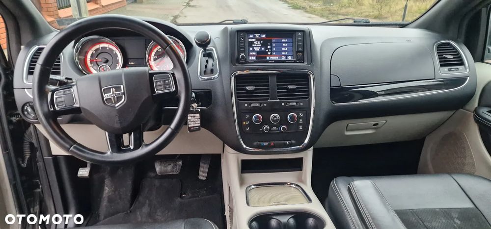 Dodge Grand Caravan - 24