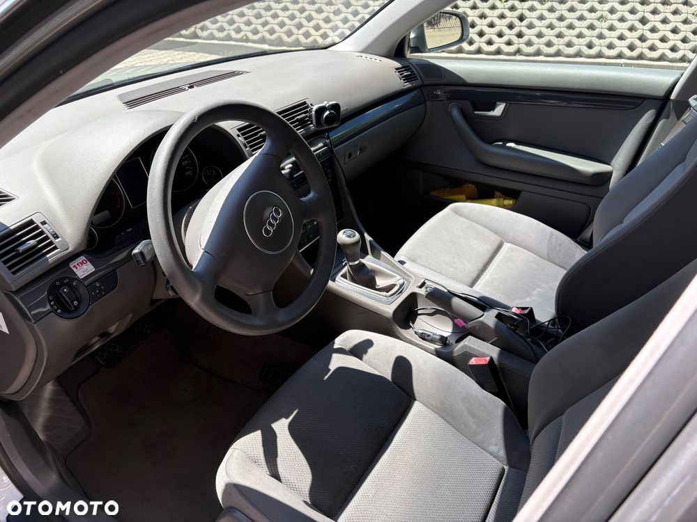 Audi A4 Limousine - 10