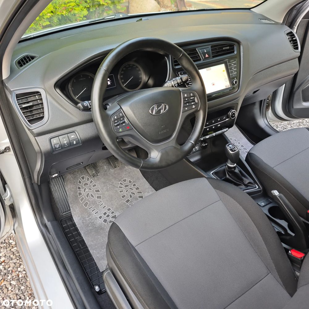 Hyundai i20 1.1 CRDi YES Silver - 15