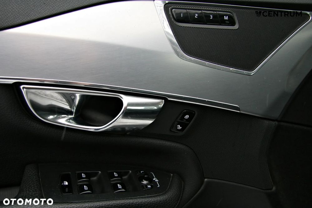 Volvo XC 90 D5 AWD Momentum - 13