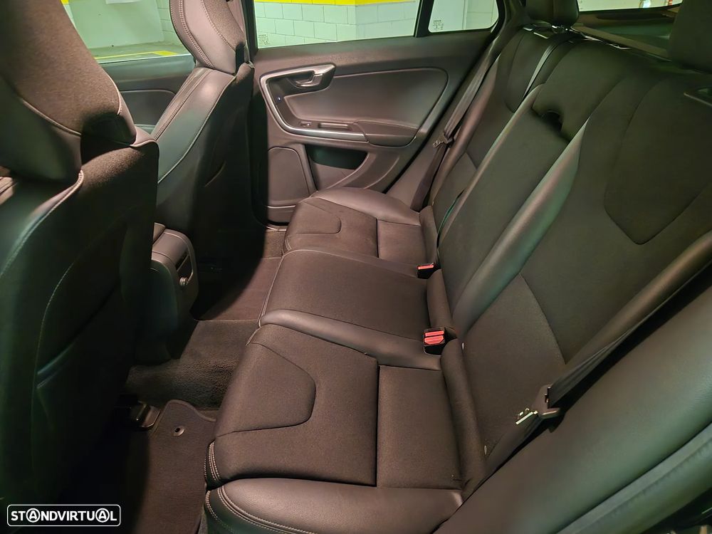 Volvo V60 1.6 D2 Momentum Eco - 26