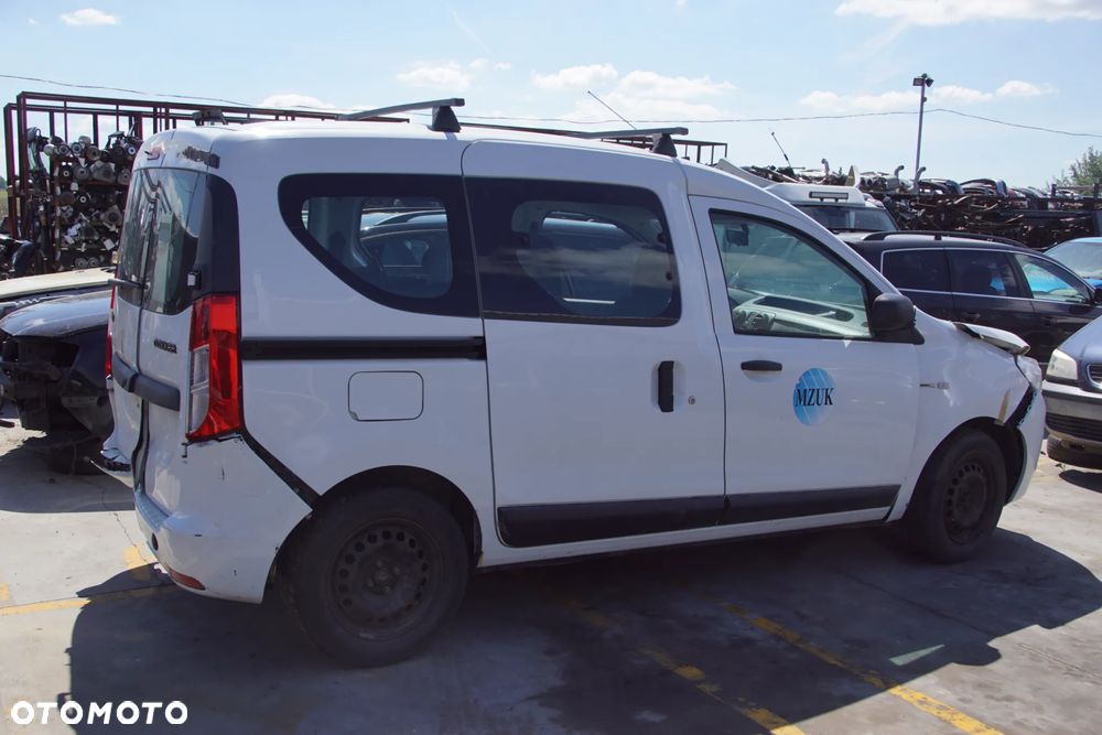 Auto na części - Dacia Dokker 1.6 SCE 102 KM H4M738 JR5076 DV369 2016R Silnik Skrzynia Drzwi Błotnik Lampa Lusterko Klamka Szyba Deska Kokpit Sterownik Moduł Czujnik Licznik Panel Kierownica - 4