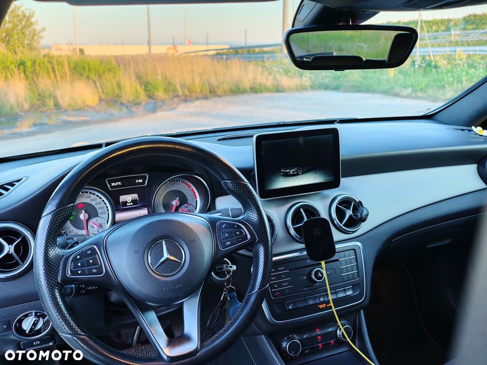Mercedes-Benz CLA 200 7G-DCT - 9
