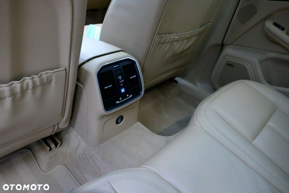 Porsche Macan S - 35