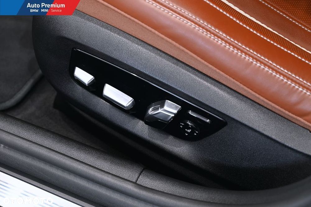 BMW Seria 5 530d xDrive mHEV - 11