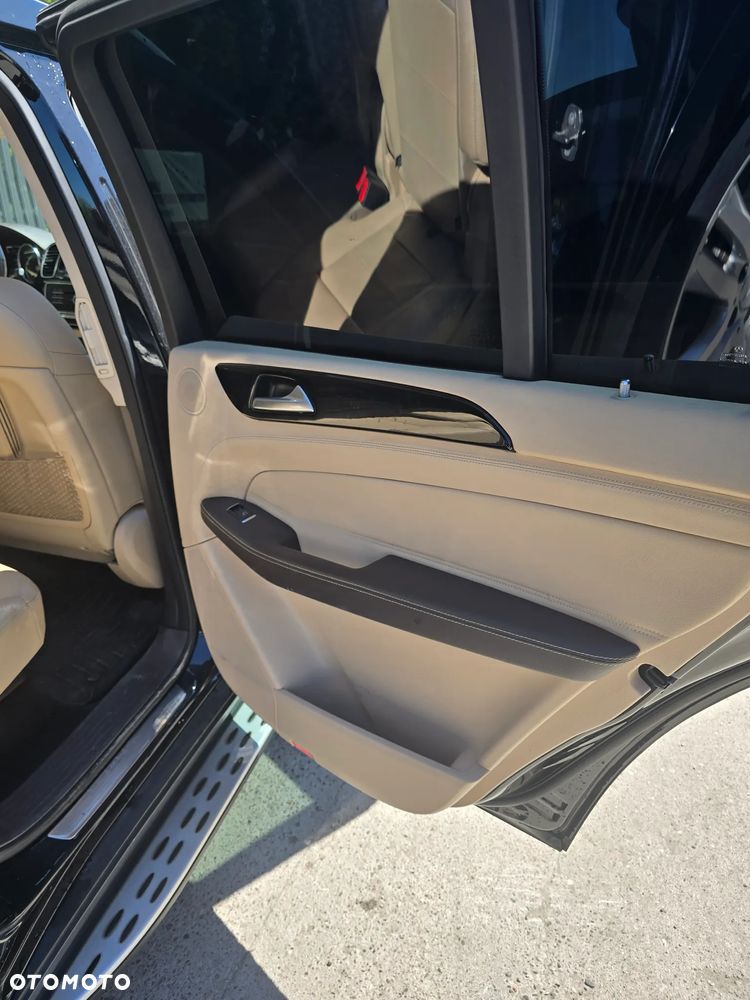 Mercedes-Benz GLS 350 d 4-Matic - 23
