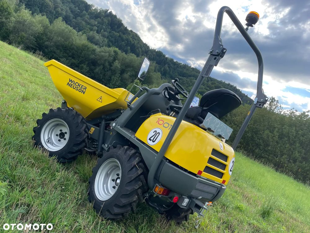 Wacker Neuson D01 1001 Nowe Wozidło Budowlane Rolnicze 4x4. Ładowność 1 tona. Wysokie podnoszenie+KIPER Wysoki! Maszyna sprowadzona z Norwegii. Jest to nowa maszyna przebieg 4.4 mtg.  Kupione w Norweskim salonie z Ekspozycji sklepowej! Stało tylko na pokaz! Silnik Yanmar 3cyl. Potężna moc a maszyna bardzo mała i zwinna. Szybka wolna jazda. Oświetlenie rozbudowane. Wielka Okazja! Jazda Rewers. Hydrostatic! Wielka Okazja - 6