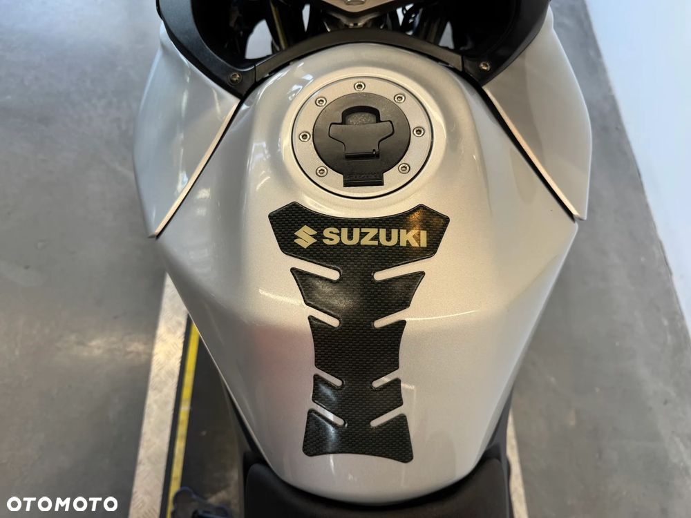 Suzuki DL - 28