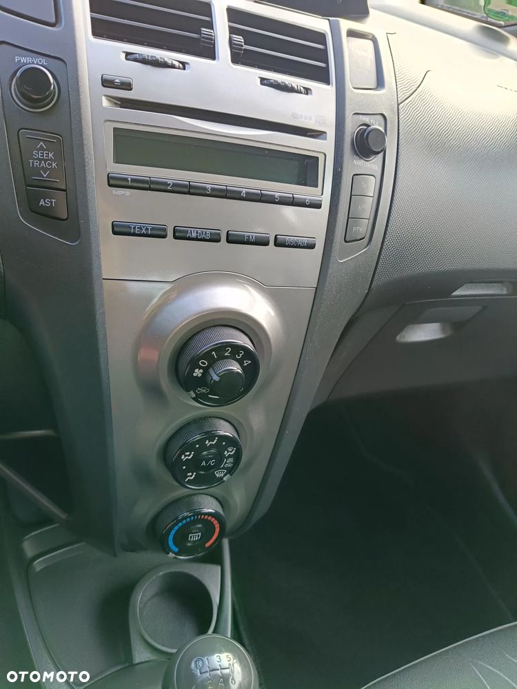 Toyota Yaris - 22