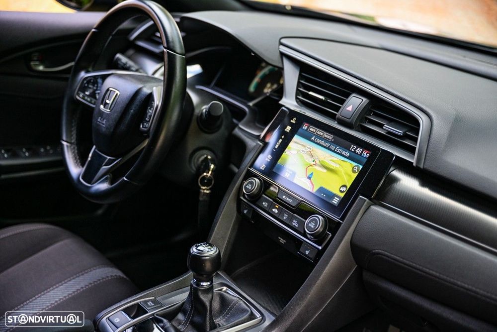 Honda Civic 1.0 i-VTEC Executive - 29