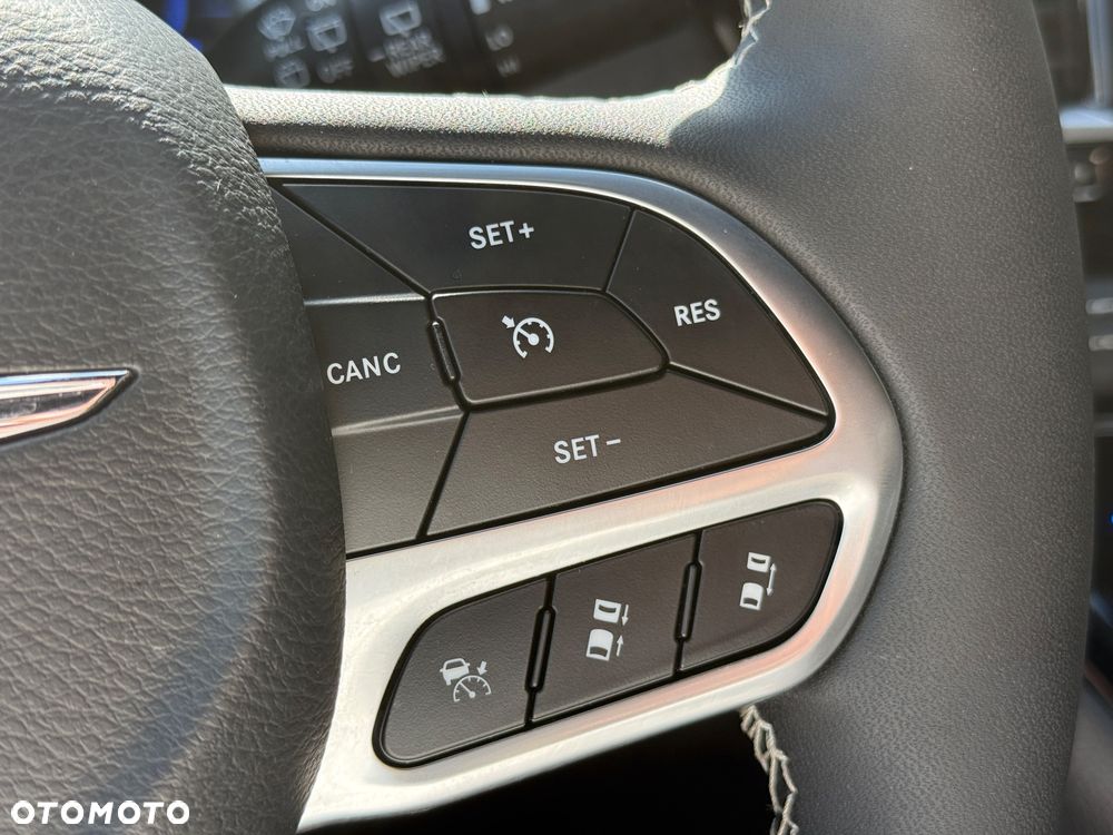 Chrysler Pacifica - 15