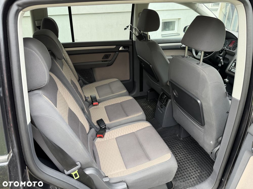 Volkswagen Touran - 8
