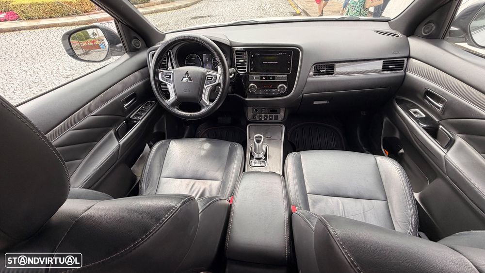 Mitsubishi Outlander - 12