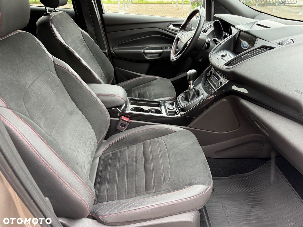 Ford Kuga 2.0 TDCi 4x4 ST-Line - 19