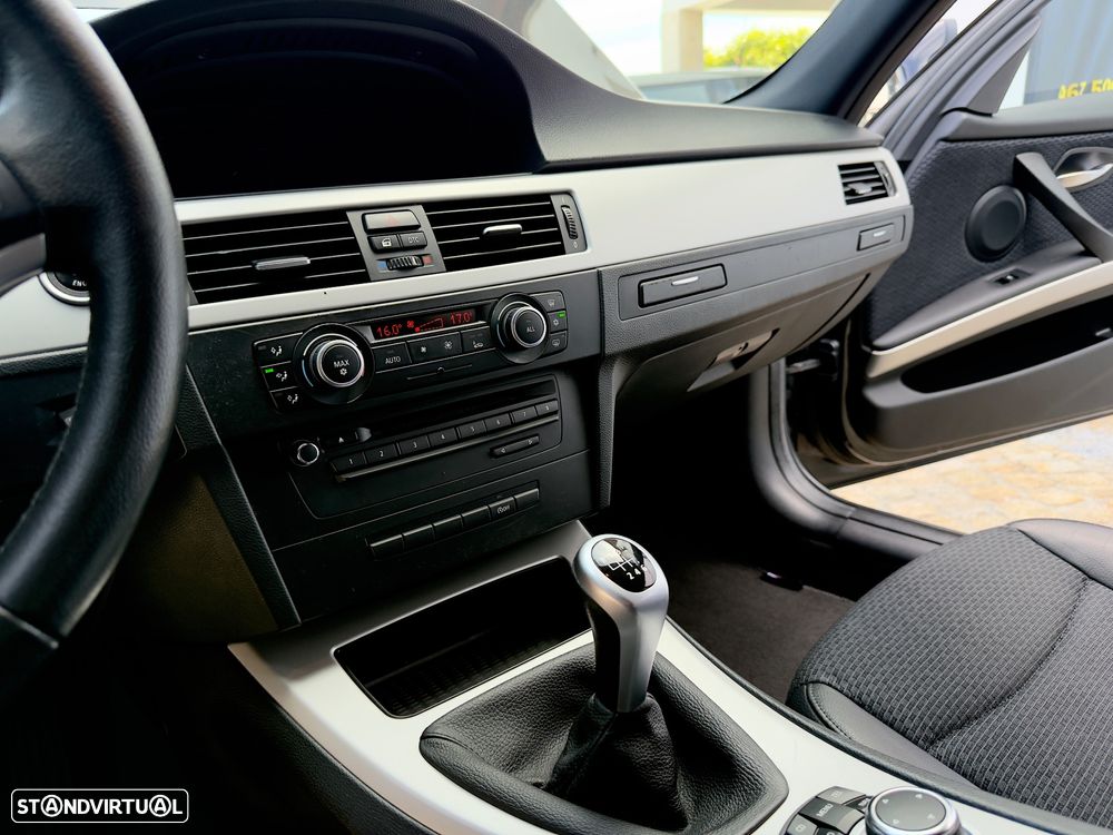 BMW 320 d Navigation Sport - 46