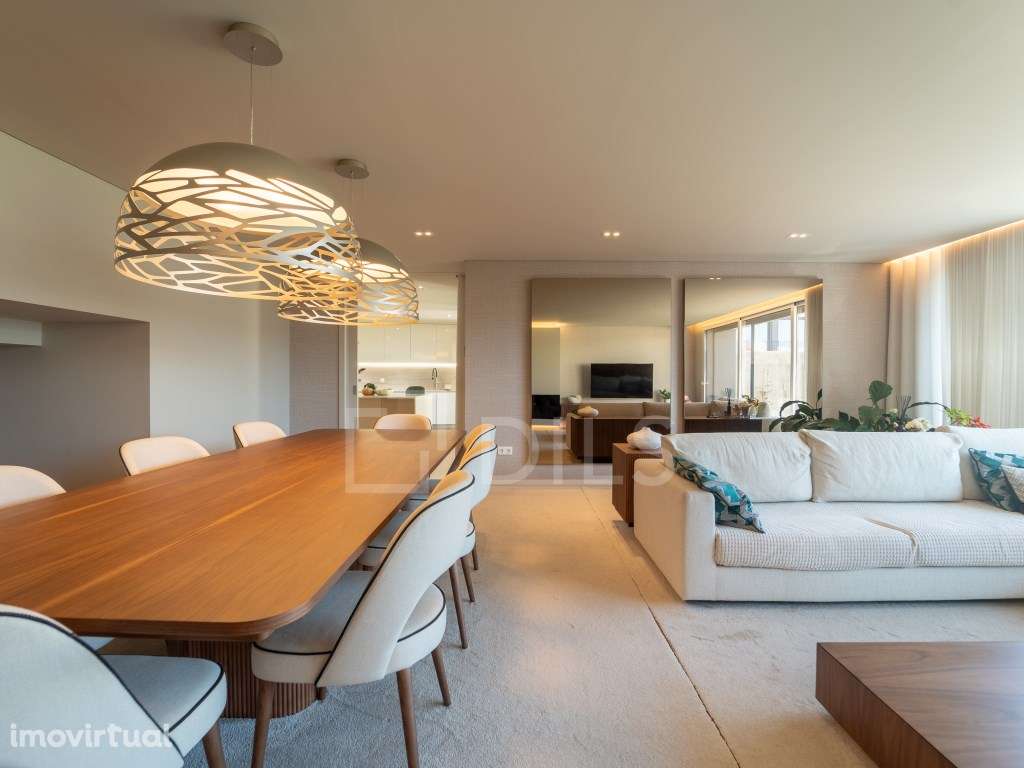 Moradia T4+1 com Piscina e Jardim, em Valadares - Grande imagem: 5/15