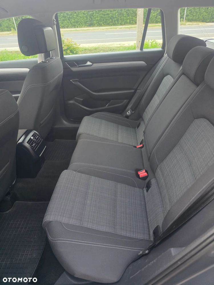 Volkswagen Passat 2.0 TDI EVO Elegance - 13