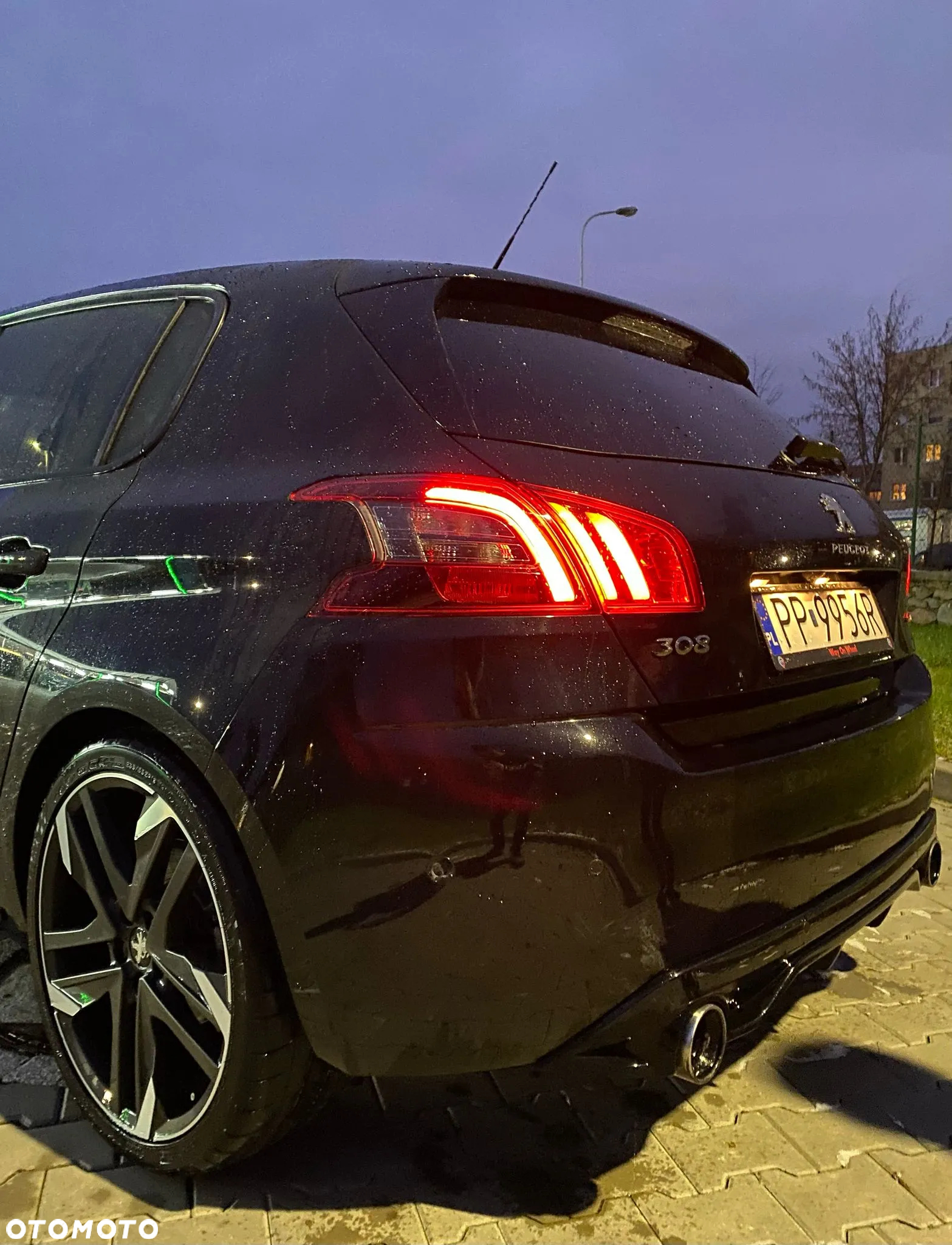 Peugeot 308 1.6 e-THP GTi by Sport S&S - 2