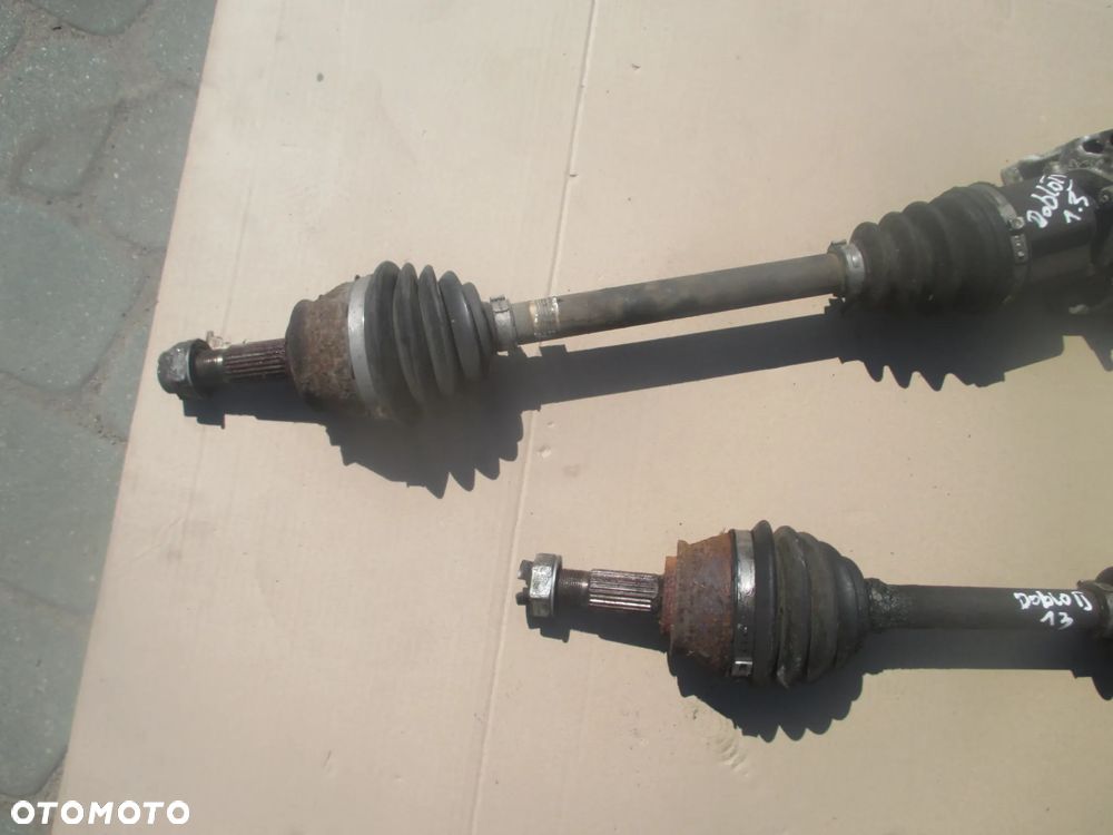 Półoś Fiat Doblo II Combo D 1.3 - 2