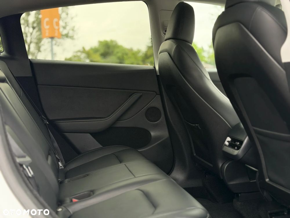 Tesla Model Y - 11