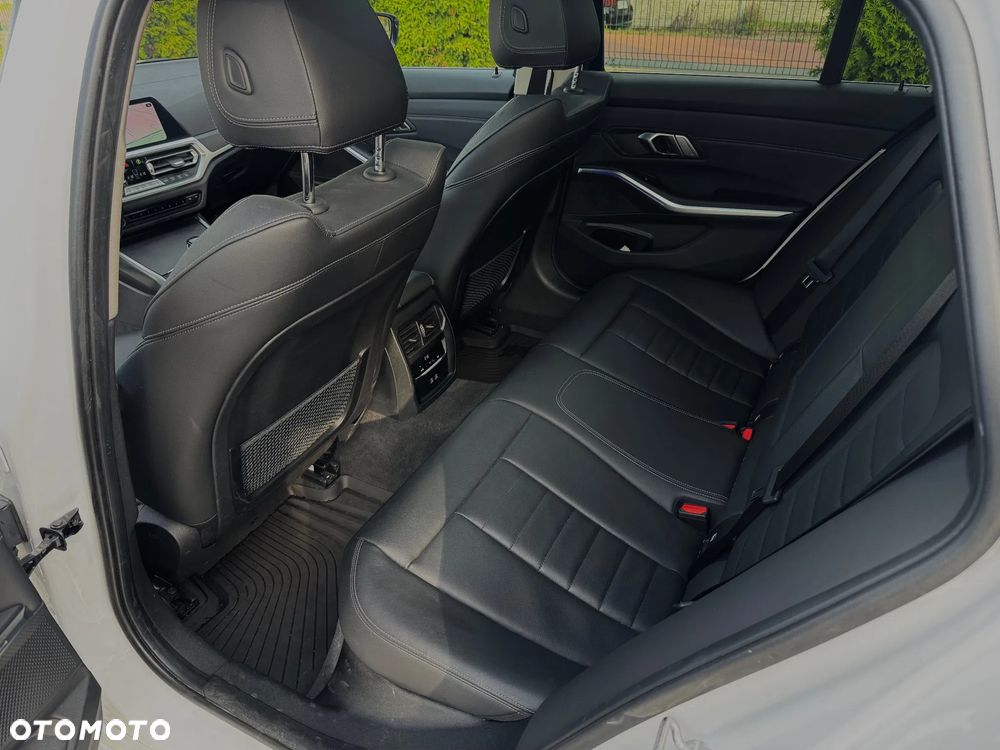 BMW Seria 3 320d xDrive Luxury Line - 11
