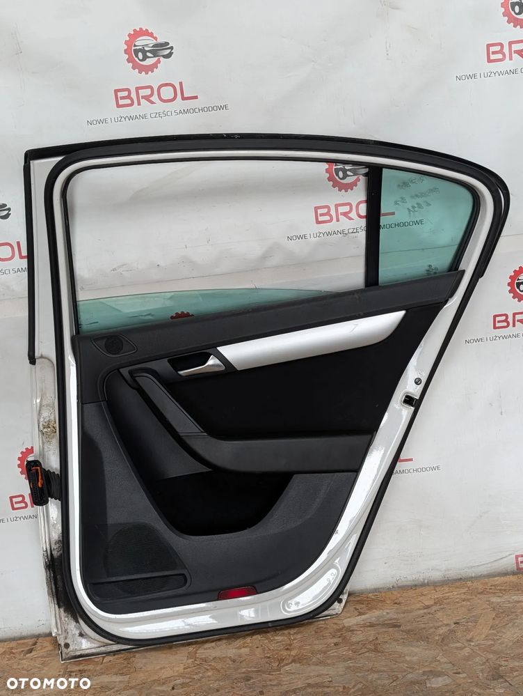 DRZWI TYLNE PRAWE VW PASSAT B7 SEDAN 12'  LB9A - 4
