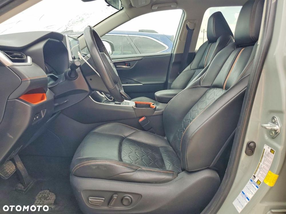 Toyota RAV4 2.5 XLE - 8