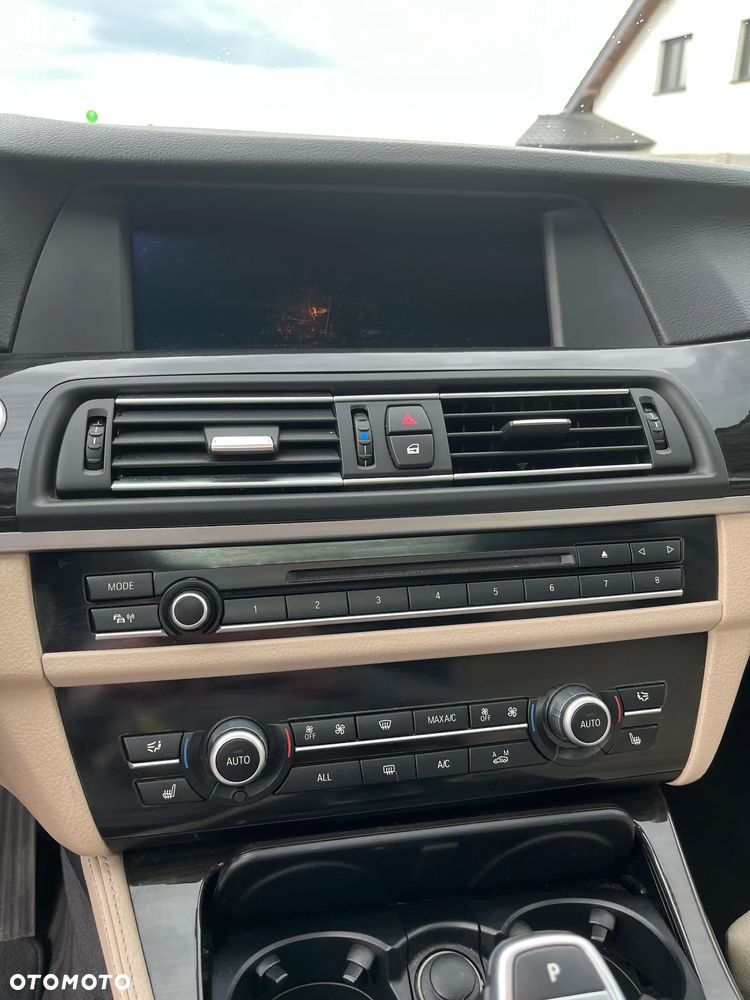 BMW Seria 5 530d xDrive Sport-Aut Luxury Line - 30