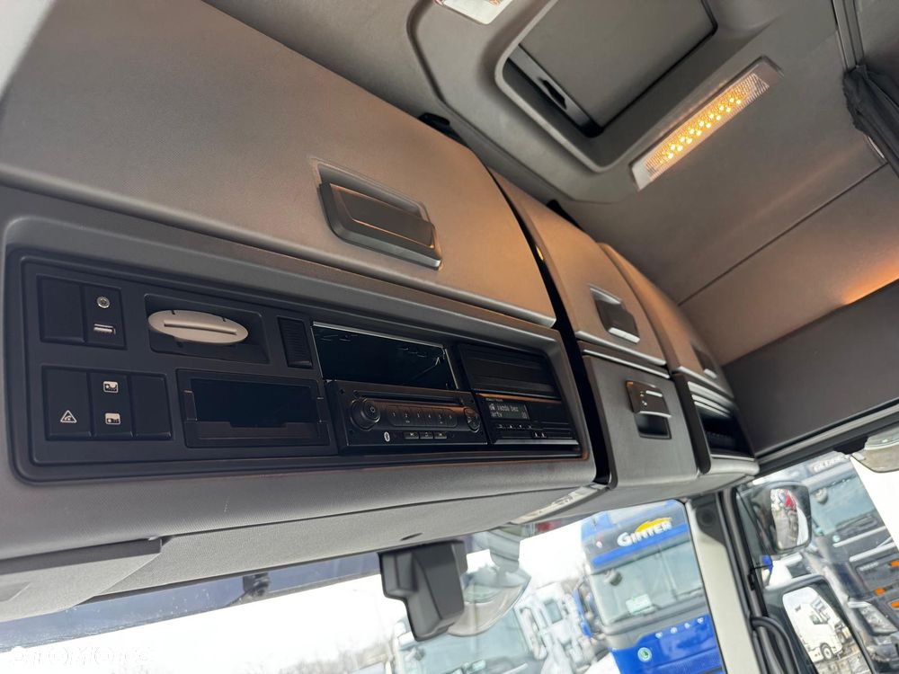 Renault T480 Sleeper Cab - 9