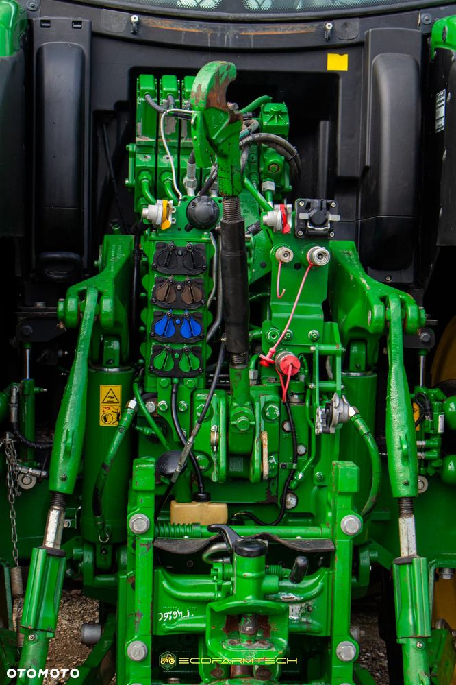 John Deere 6215R - 16