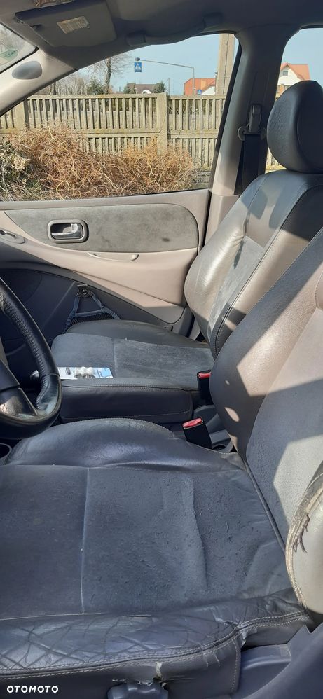 Nissan Almera Tino - 3