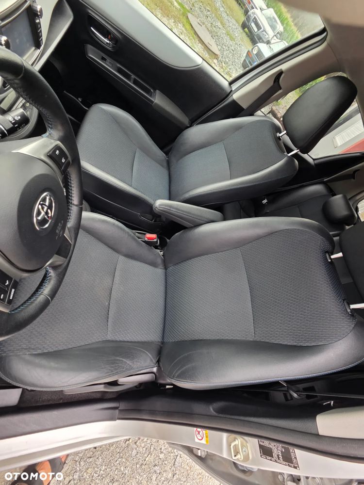 Toyota Yaris 1.5 VVT-i Lounge - 29