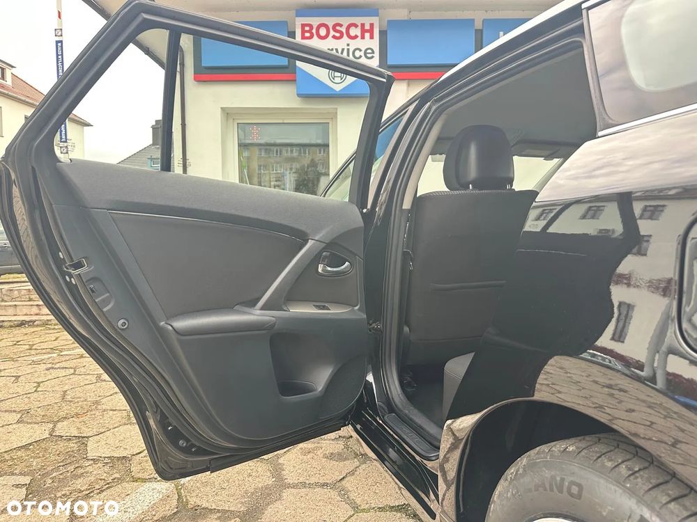 Toyota Avensis Touring Sports 1.8 Comfort - 25