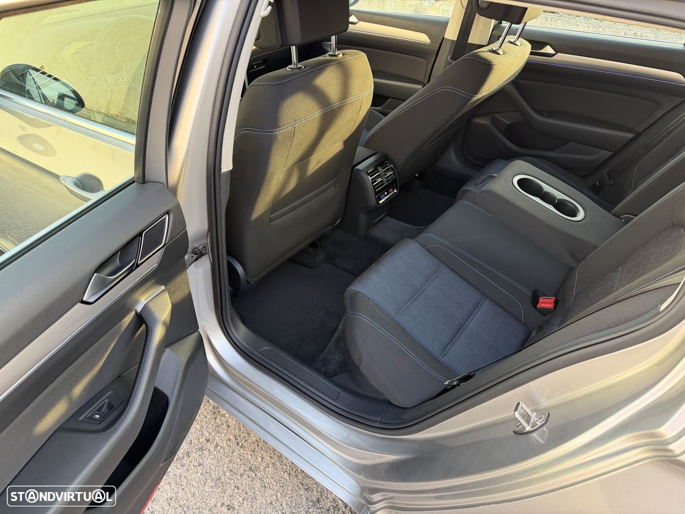VW Passat Variant - 10
