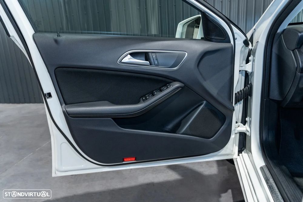 Mercedes-Benz A 160 d Urban - 29