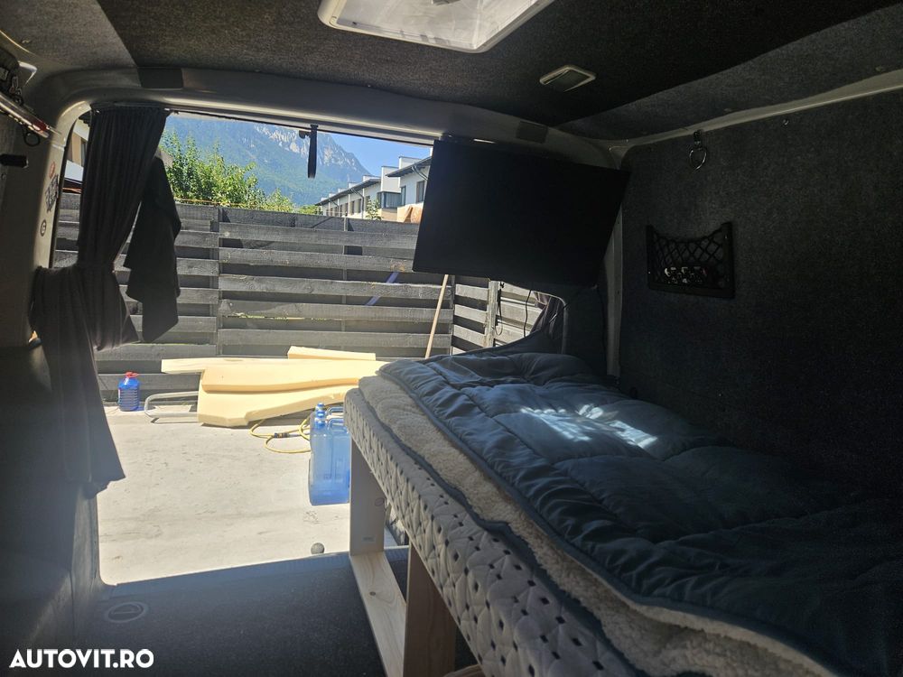 Volkswagen Caravelle - 11