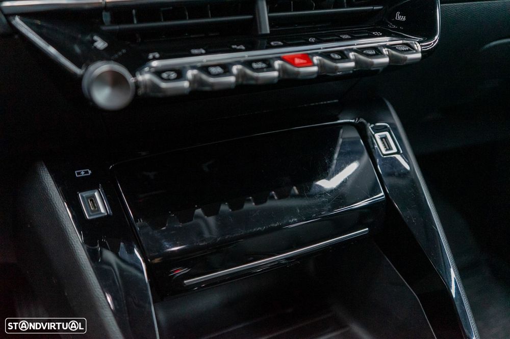 Peugeot 2008 BlueHDi 130 EAT8 Allure Pack - 32