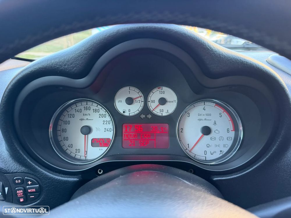 Alfa Romeo GT 1.9 JTD M-JET - 10