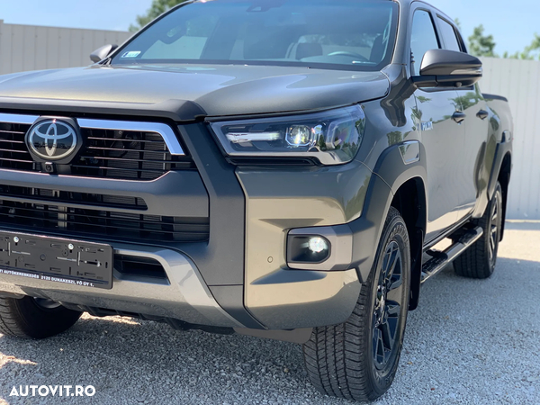 Toyota Hilux 2.8D 204CP 4x4 Double Cab AT MHEV Invincible Color Edition (3E5)