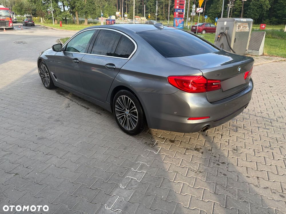 BMW Seria 5 530i GPF xDrive Sport Line sport - 3