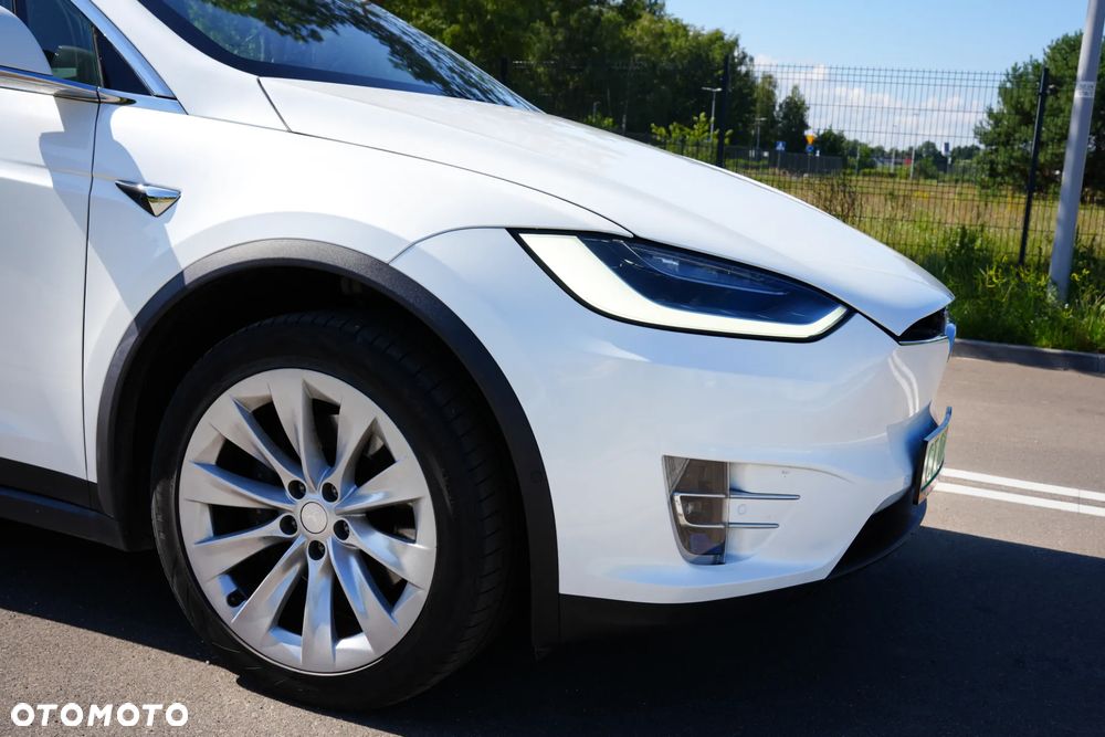 Tesla Model X - 7
